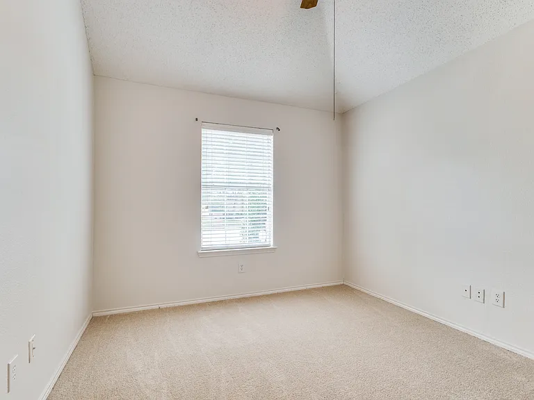 7046 Saint Augustine Dr — Photo 14