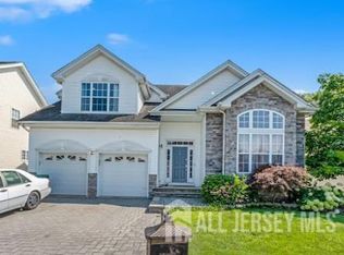 16 Bermuda Dunes Dr, Monroe Township, NJ 08831