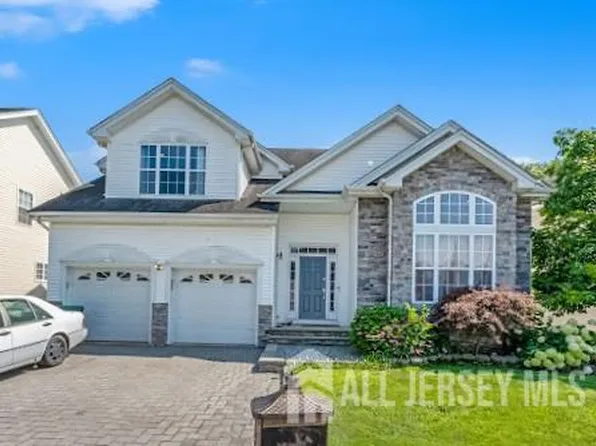 16 Bermuda Dunes Dr, Monroe Township, NJ 08831