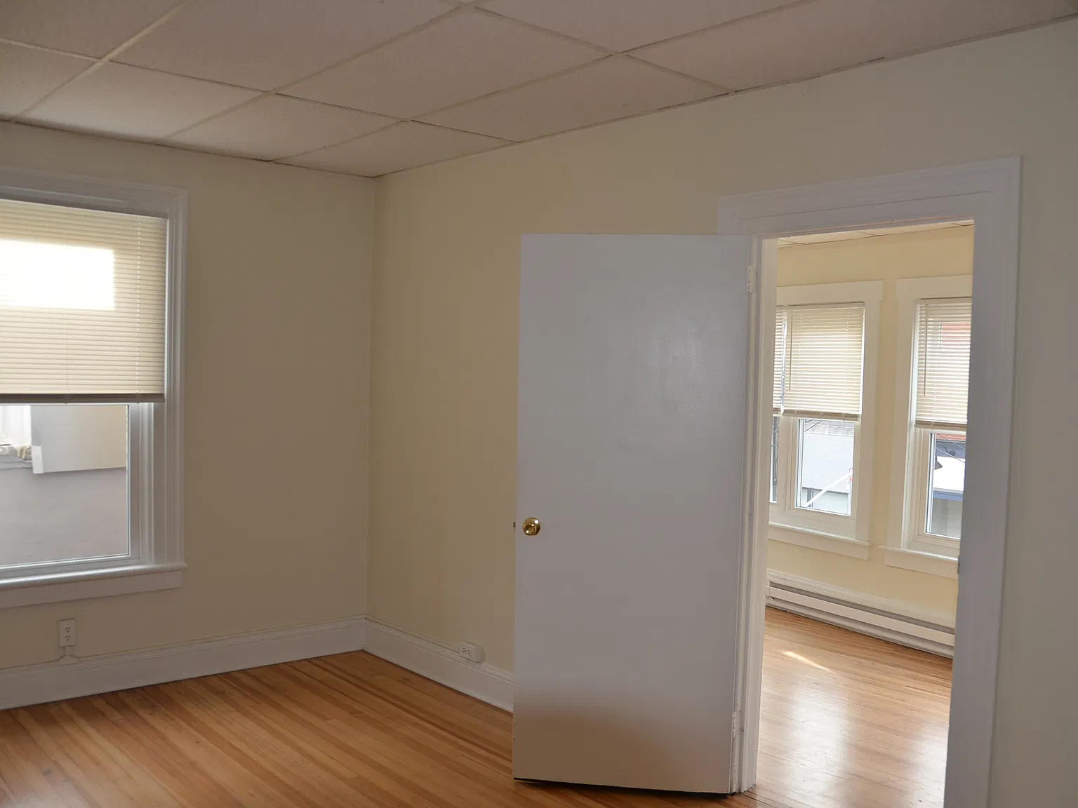 3 bed, 1000 sqft, $2,995 — Photo 2
