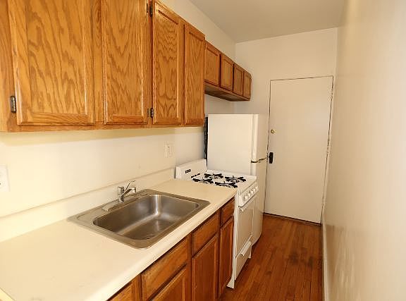 3rd image of 955 W Cornelia Ave APT 3D