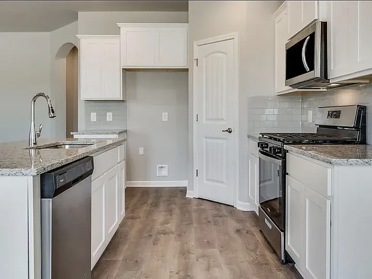 1742 Sawgrass Dr — Photo 5