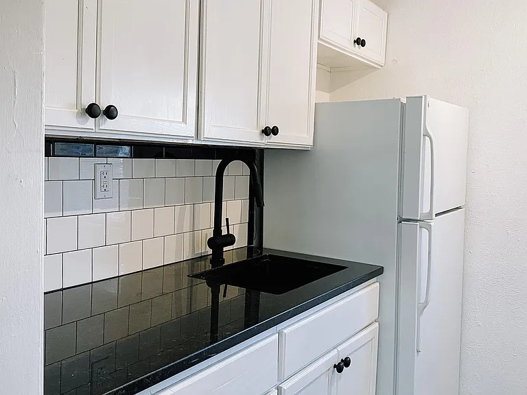 1722 N Lindsay Ave — Photo 4