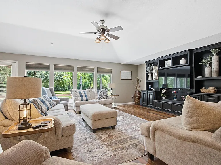 223 Pin Oak Ln — Photo 18
