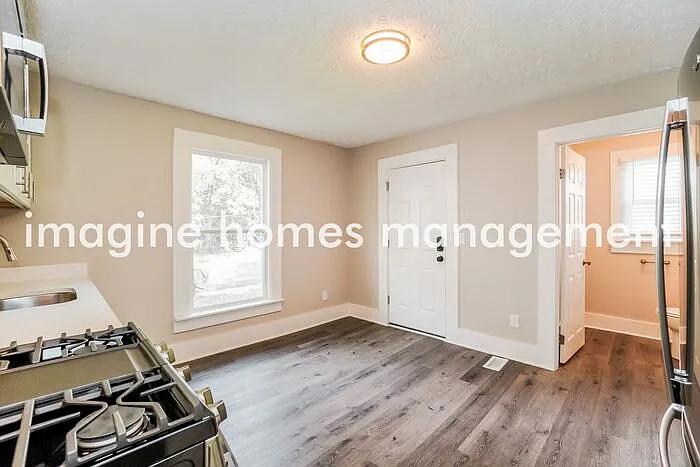 886 E Fulton St #1 — Photo 6