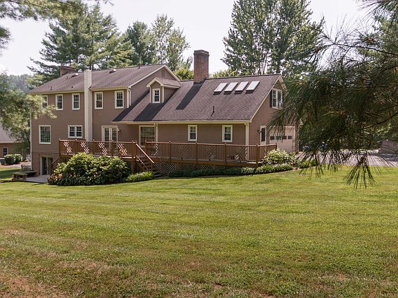 3rd image of 64 Fairway Dr