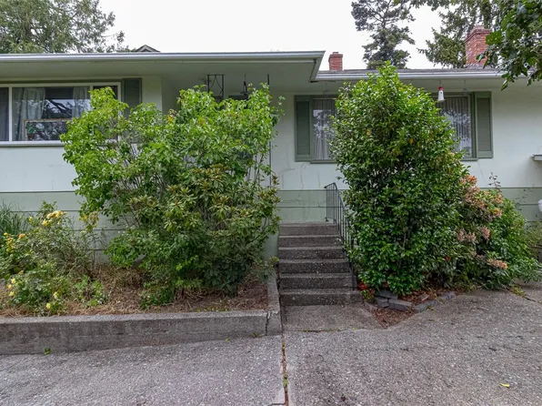 4021 Glanford Ave, Saanich, BC V8Z 3Z7