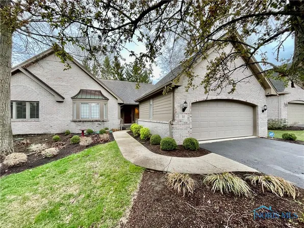 37 Pine Valley Rd, Holland, OH 43528