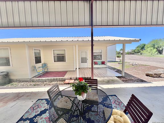 3rd image of 230 De Zavala St