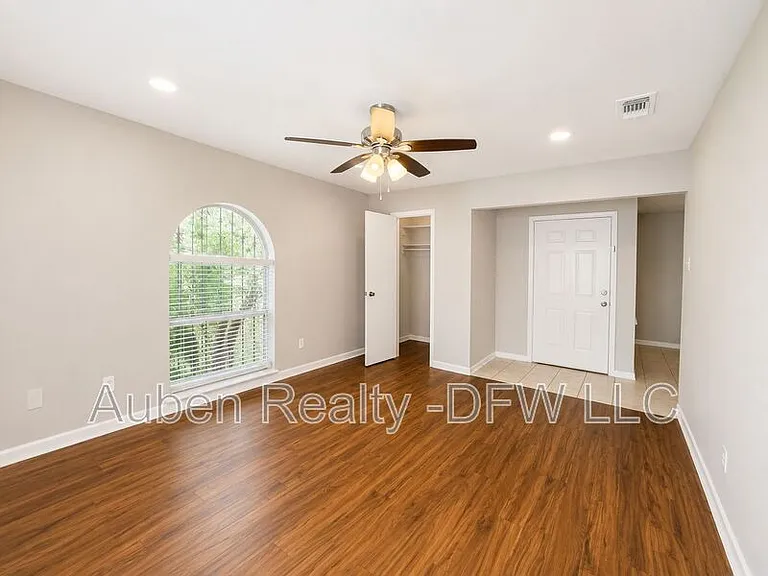 930 Lindy Ct — Photo 5