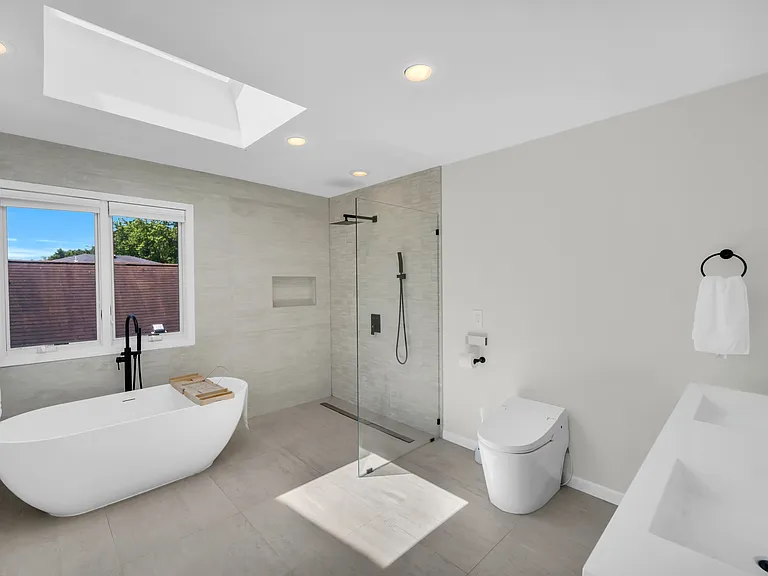 290 Mohegan Way — Photo 17