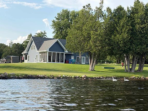 2nd image of 245 Lakeshore Dr
