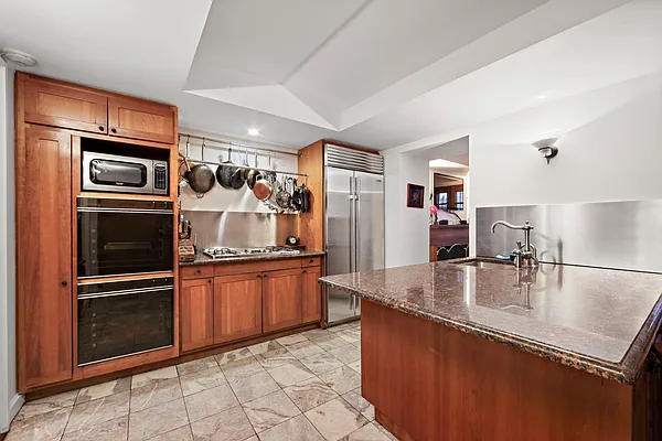 Rented by APT212 INC | media 22