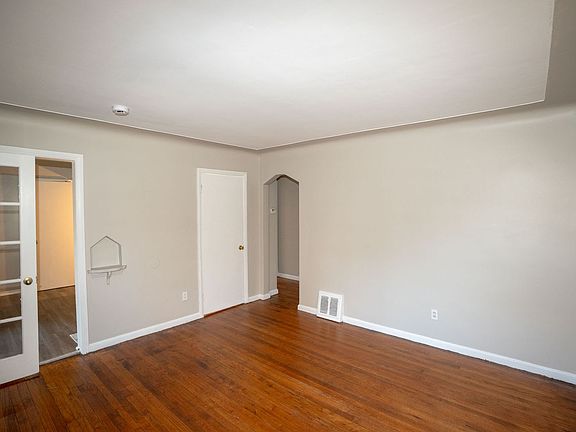 4th image of 14217 Piedmont St