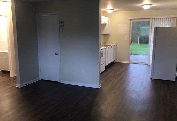 5th image of 1216 Case Ave