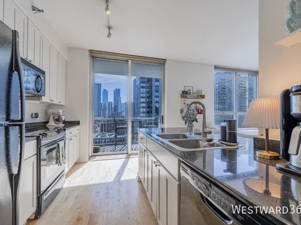 421 W Huron St APT 1206, Chicago, IL 60654
