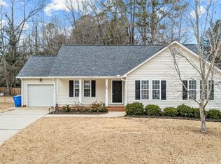 608 Senter View Dr, Fuquay Varina, NC 27526