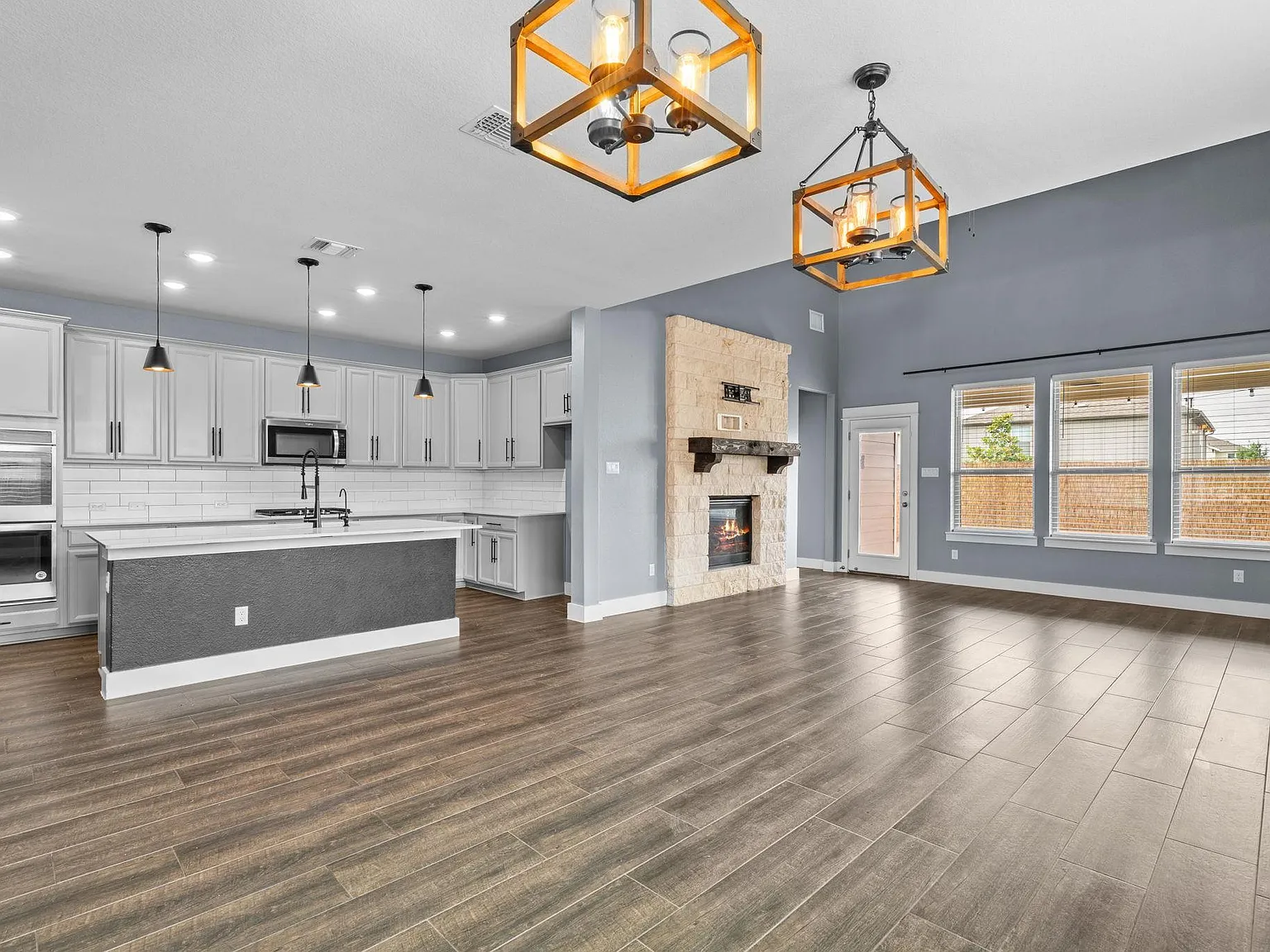 5 bed, 3.0 bath, 3056 sqft, $3,100 — Photo 3