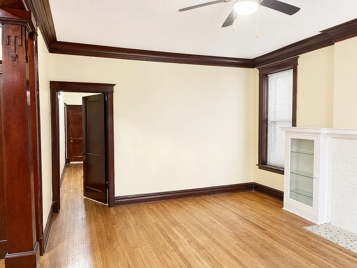 Building Photo - 1320 W 64th St #1