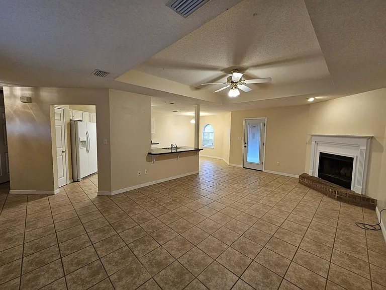 9425 Victoria Ln — Photo 11