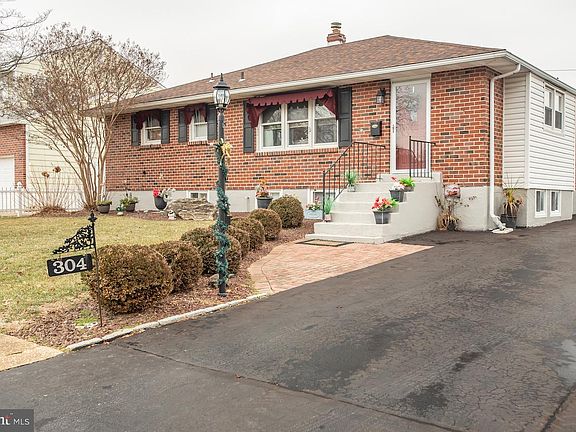 3rd image of 304 Mary Ann Dr