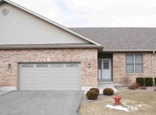 1513 Bradley Ln, Sycamore, IL 60178
