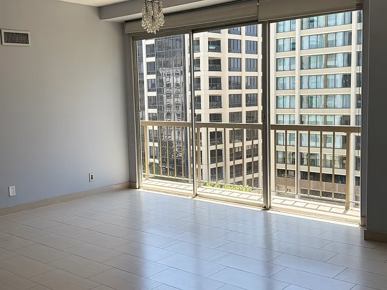 10747 Wilshire Blvd #1002 — Photo 36