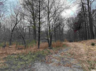 695 Falcon Rd, Carbondale, IL 62902