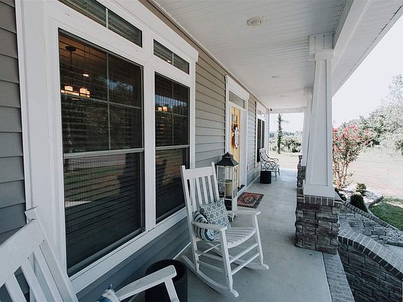 3rd image of 268 Kaitlyn Ln N