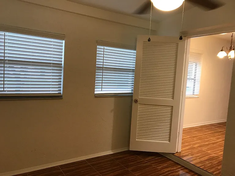 2337 Greenwood St — Photo 13