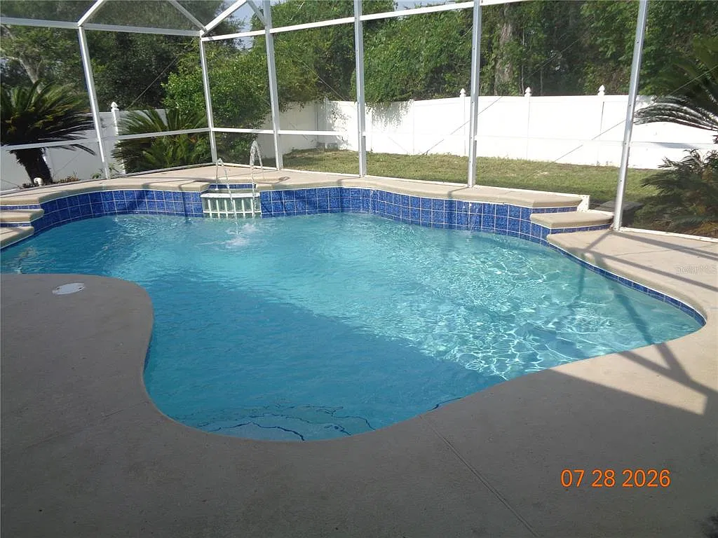 3 bed, 2.0 bath, 1722 sqft, $2,195 — Photo 4