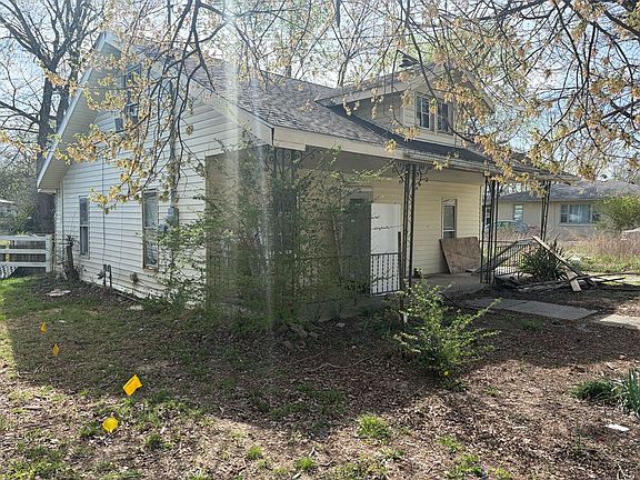 5th image of 616 Victoria St