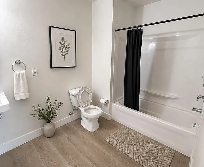 6211 S Vermont Ave #8 — Photo 3