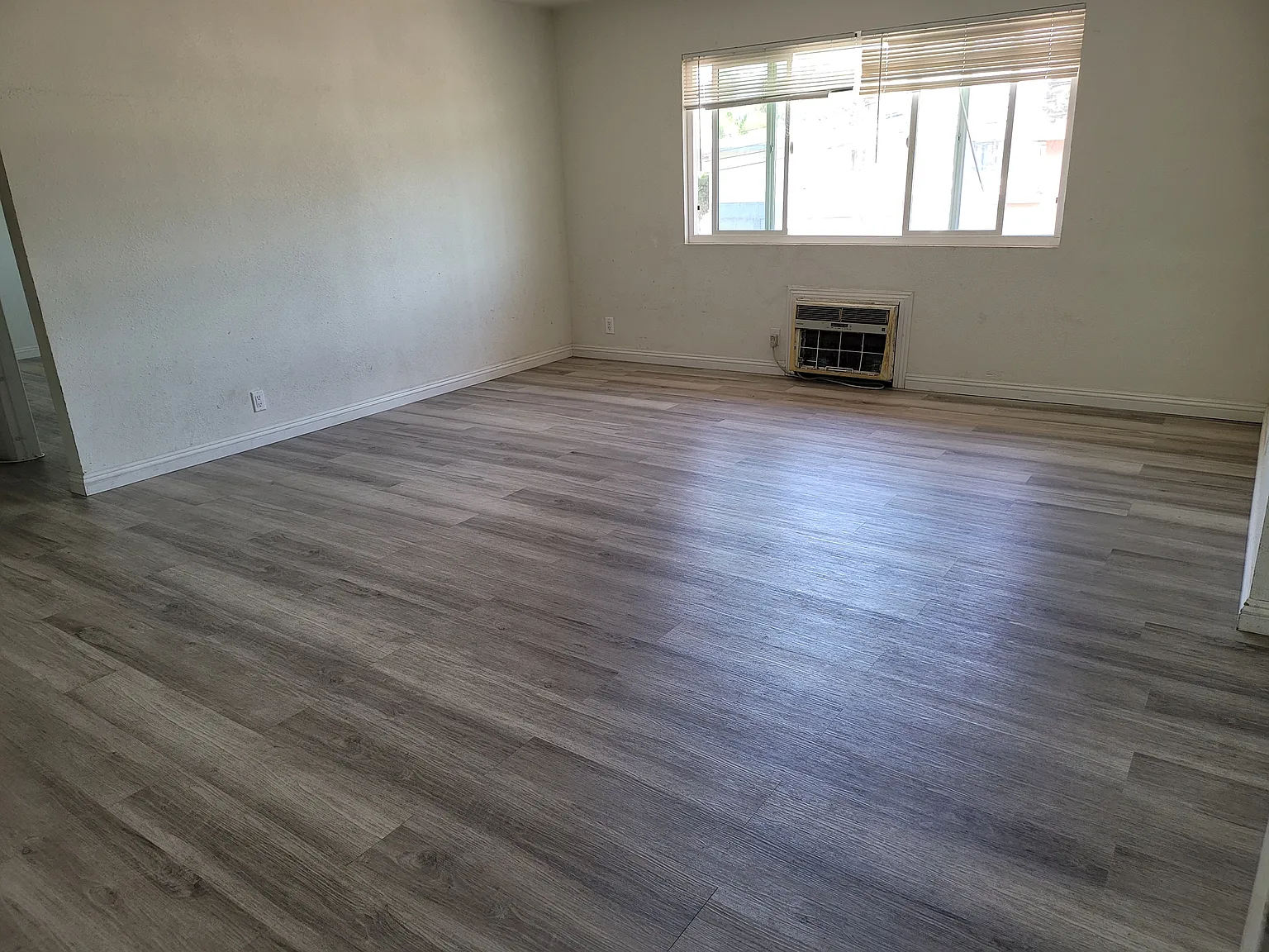 1 bed, 900 sqft, $1,900 — Photo 4