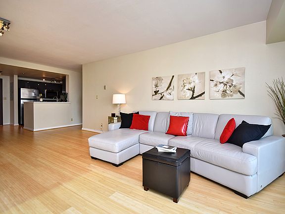 5th image of 121 Vine St Unit 1904