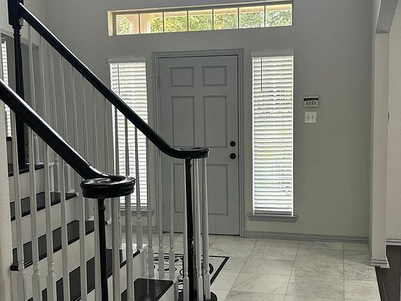 4th image of 916 Dove Creek Trl