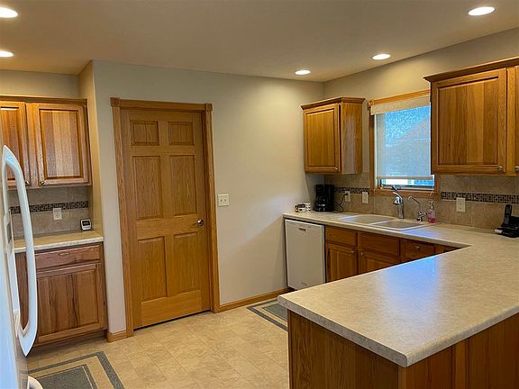 2nd image of 5820 N Avenue Pl #32