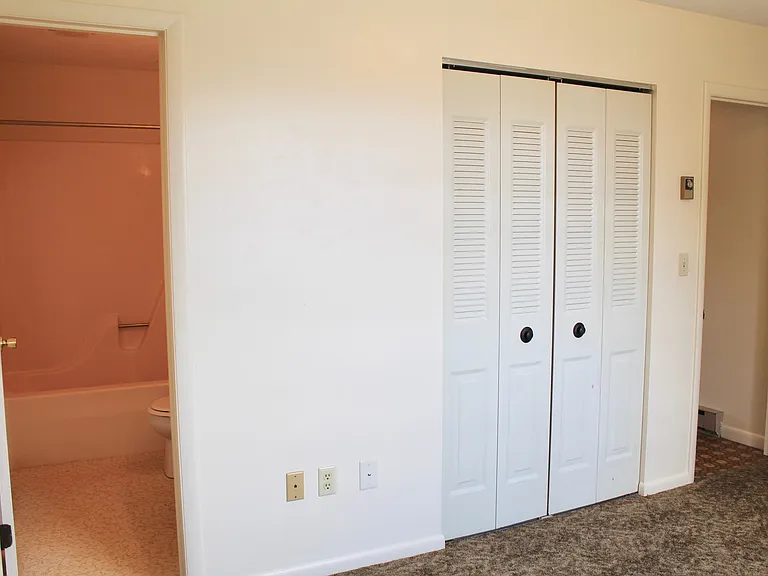 936 Vine St — Photo 13