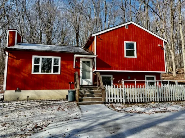2193 Cramer Rd, Bushkill, PA 18324
