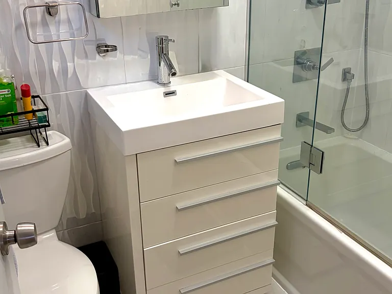 129 E Bellevue Pl #301 — Photo 13