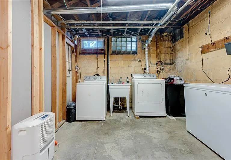 362 Questend Ave — Photo 12