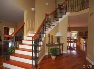 35 Riverview Dr, Easton, PA 18042