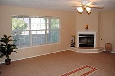 3rd image of 6901 Forest Hills Dr NE