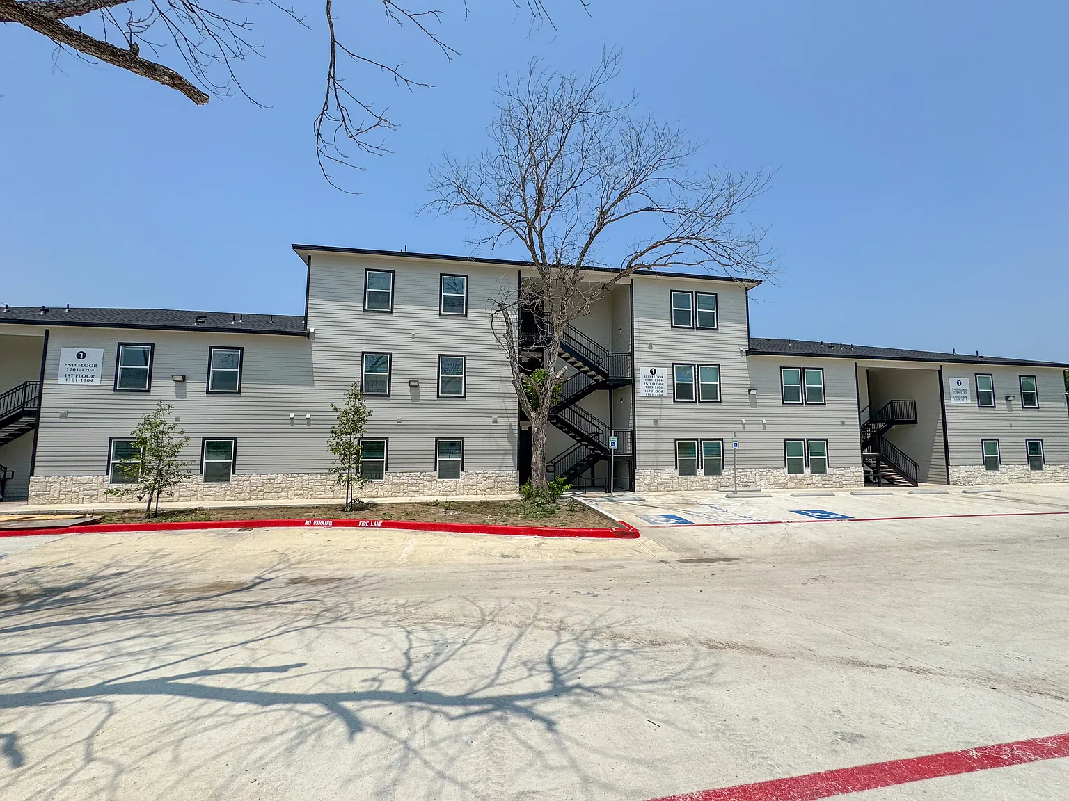 2 bed, 827 sqft, $1,095 — Photo 2
