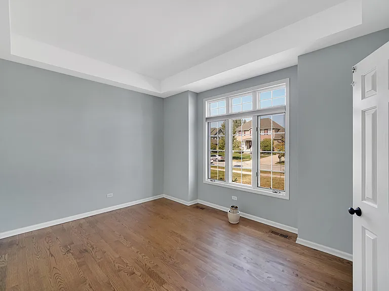 310 Cornwall Cir — Photo 17