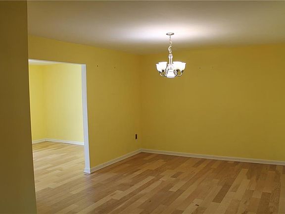 2nd image of 36 Tiger Lily Ct