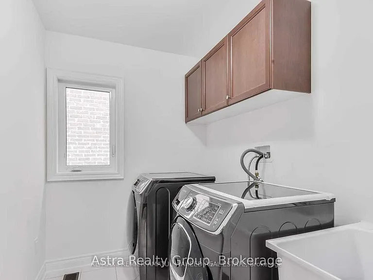 596 Mactier Dr — Photo 24