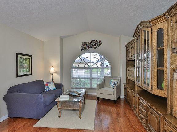 4th image of 6721 Monarch Park Dr
