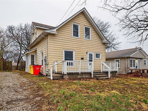 2nd image of 1212 N Spring St