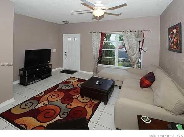 16747 Hemingway Dr, Weston, FL 33326